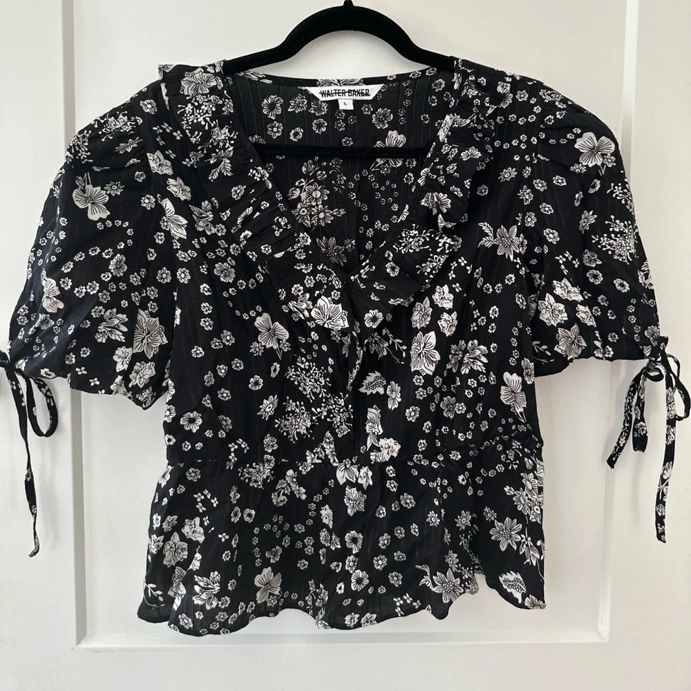 Walter Baker floral black and white blouse with cute tie sleeves - Picture 3 of 6